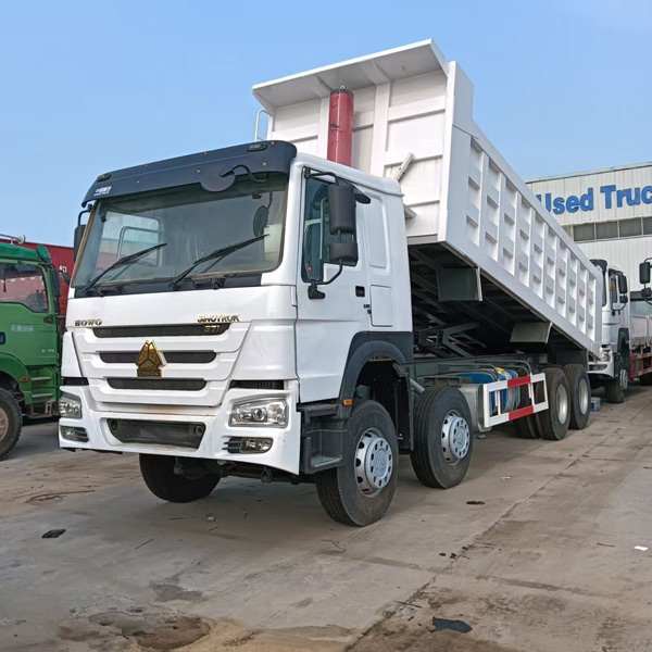 HOWO 8X4 dump truck